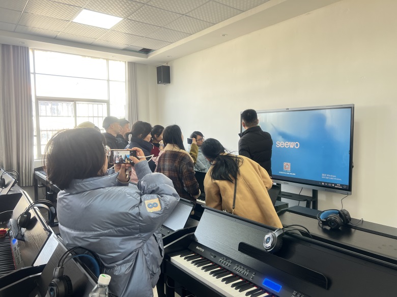 智慧鋼琴教室 多屏終端驅動下的遠程互動教學新范式